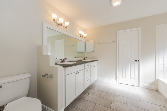 Building Photo - 538 Beth Ann St