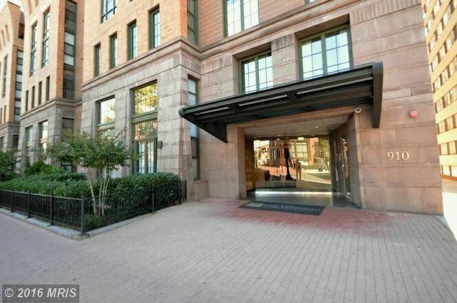 Entrance - 910 M St NW