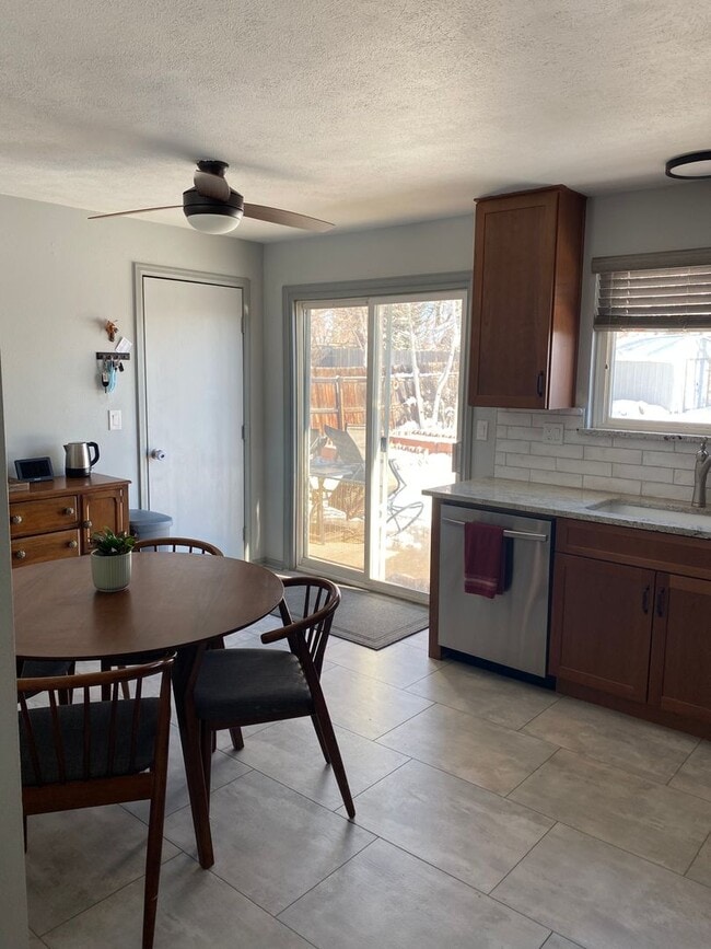 Building Photo - 1144 Maple Dr