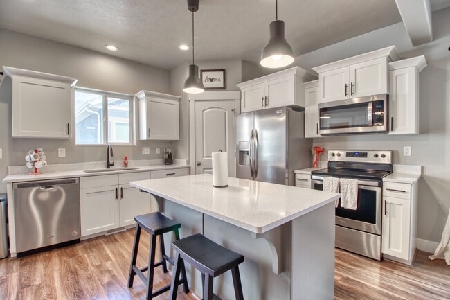 Building Photo - 8636 N Cypress Alley