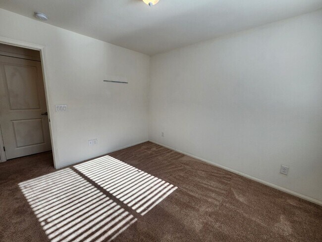 Building Photo - Spring Valley close to Restaurants and Shopping