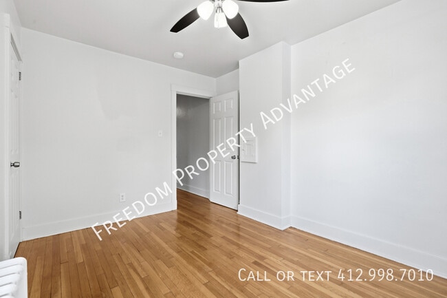 Building Photo - 755 Shady Dr E