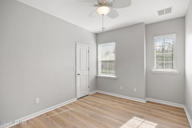 Building Photo - 92 Fernbrook Dr