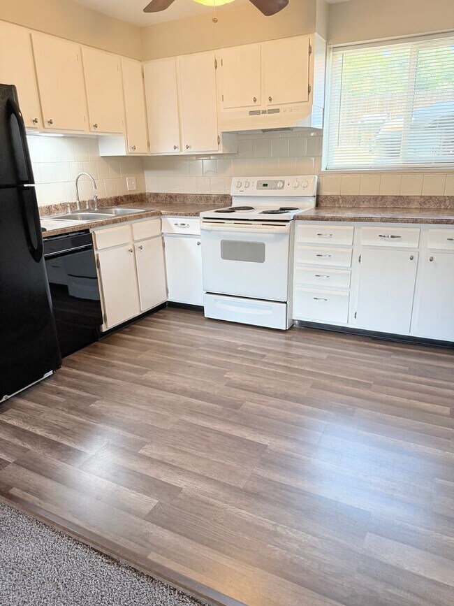 Building Photo - 1805 Eagle View Dr