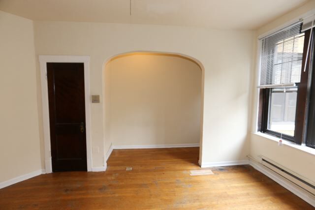 Building Photo - 714 W Barry Ave