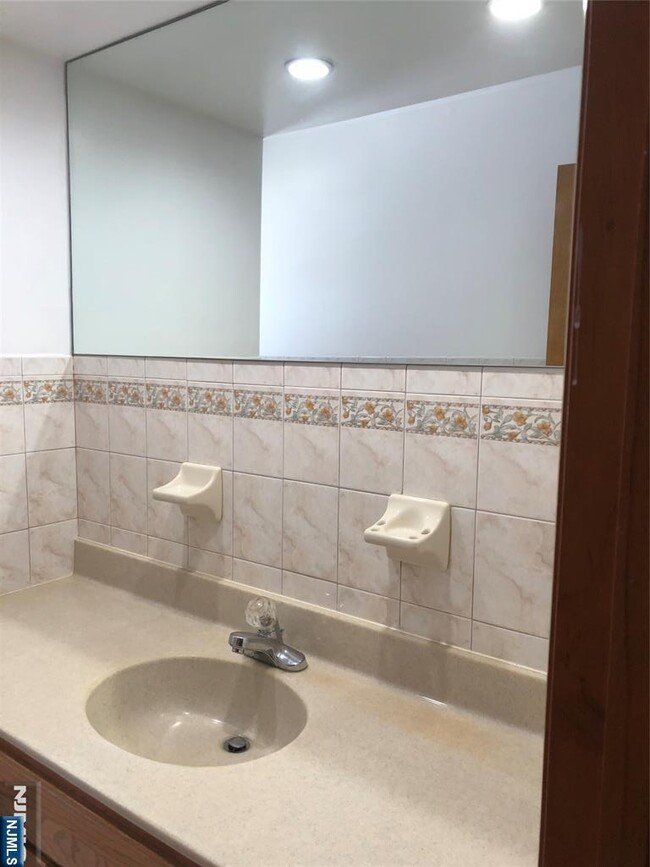 Building Photo - 504 2nd