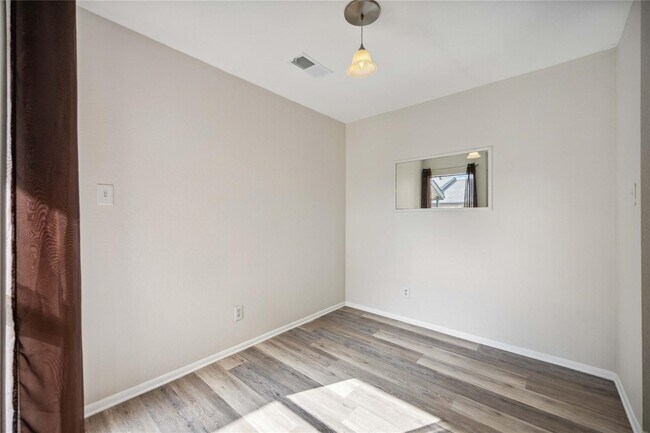 Building Photo - 15534 Zabolio Dr