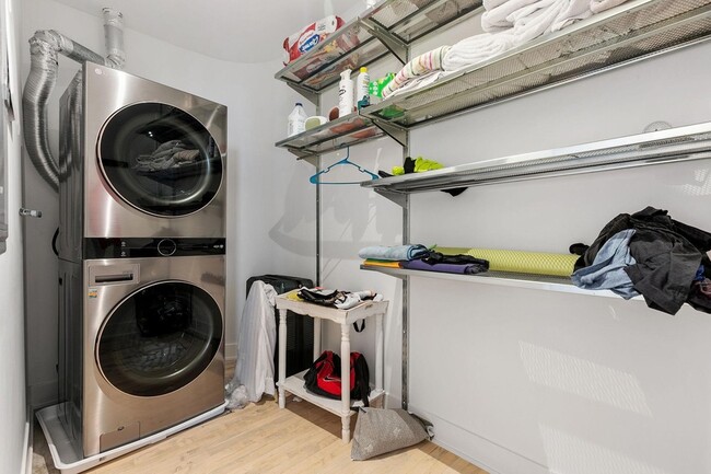 Building Photo - 290 Market St