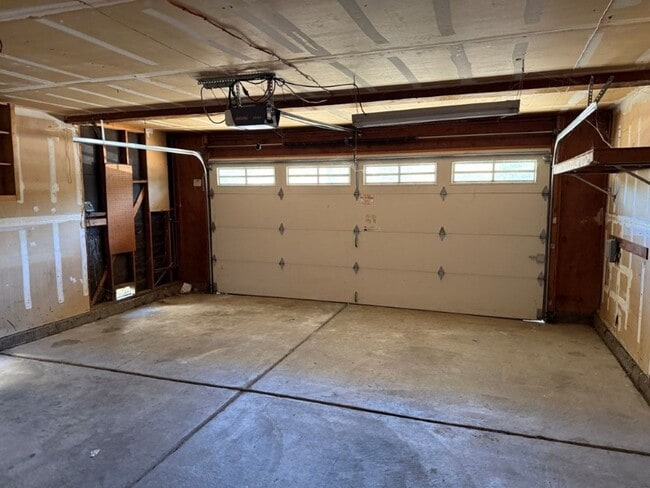 Building Photo - Updated 4 Bedroom 2.5 Bath Vacaville *Star...