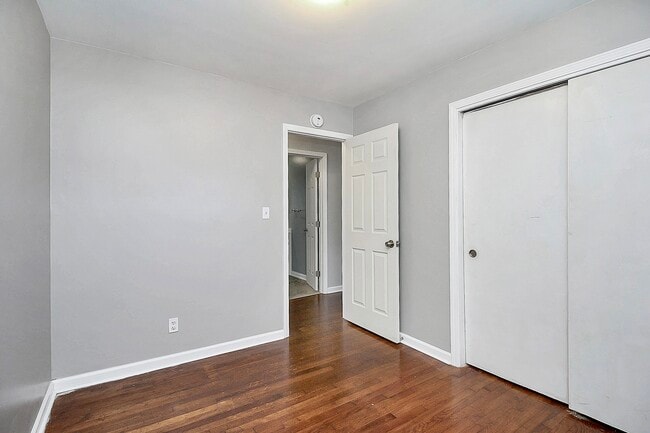 Building Photo - 2244 English Dr