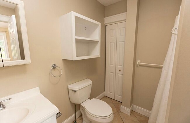 Building Photo - 13 Anthoine Rd