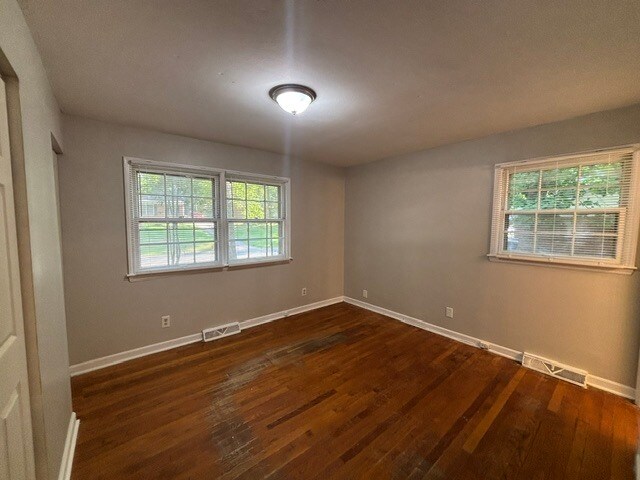 Building Photo - 3907 Raintree Dr