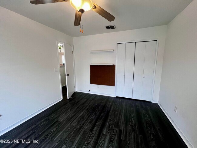 Building Photo - 2024 Oak Water Dr