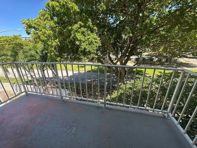 Building Photo - 1805 Sans Souci Blvd