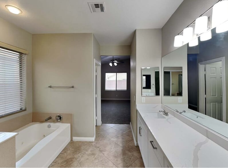 Building Photo - 8124 Chimney Bluff St