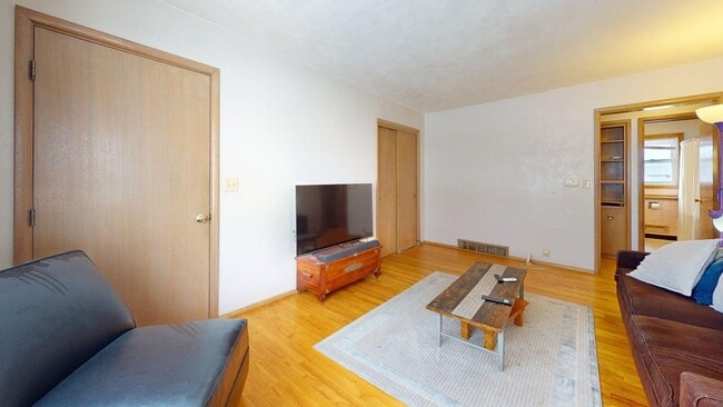 Building Photo - Home in north-central Ames - AVAILABLE NOW