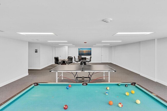 Building Photo - 525 N Ocean Blvd