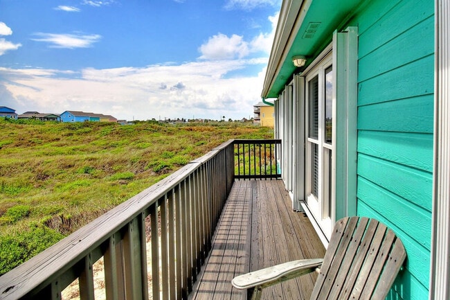 Building Photo - 9 La Playa