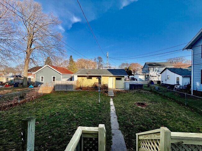 Building Photo - 912 Alabama Ave