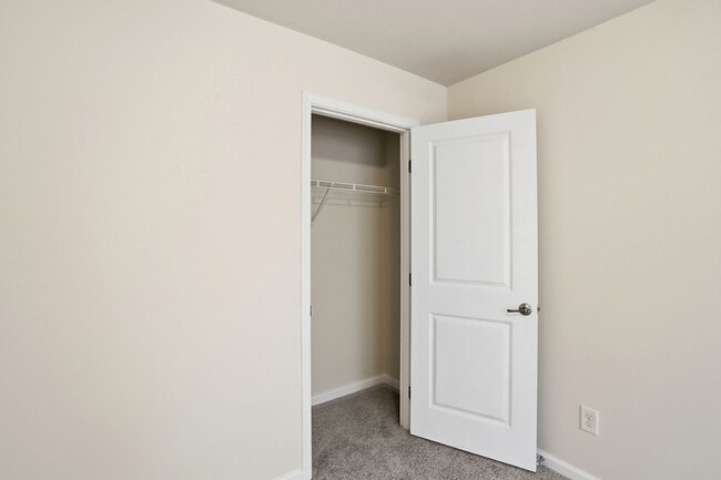 Building Photo - Move-In Ready Gem Near UNCC with Fresh Updates