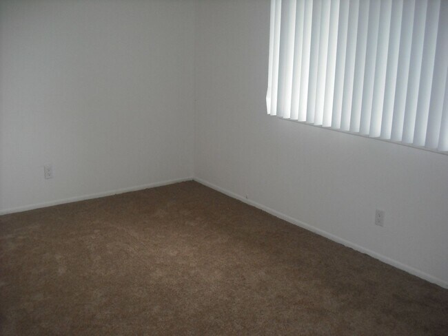 Building Photo - 2635 Yardarm Ave