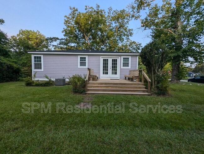 Building Photo - 10 Barnard Dr