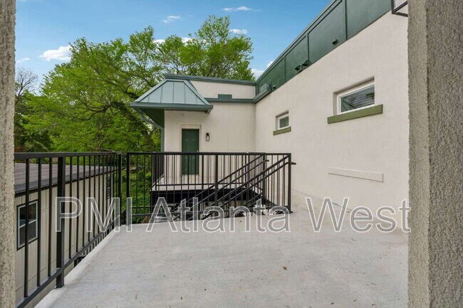 Building Photo - 750 Cascade Pl SW