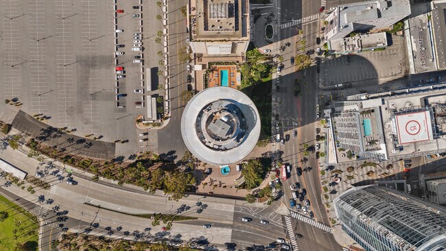 Building Photo - 700 E Ocean Blvd