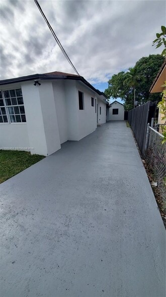 Building Photo - 40 SW 34th Ave