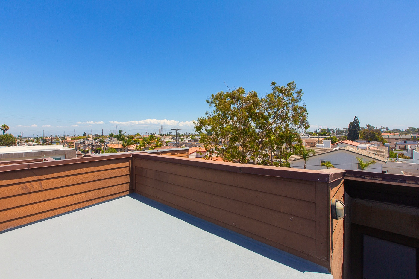Rooftop Deck - 2320 Clark Ln