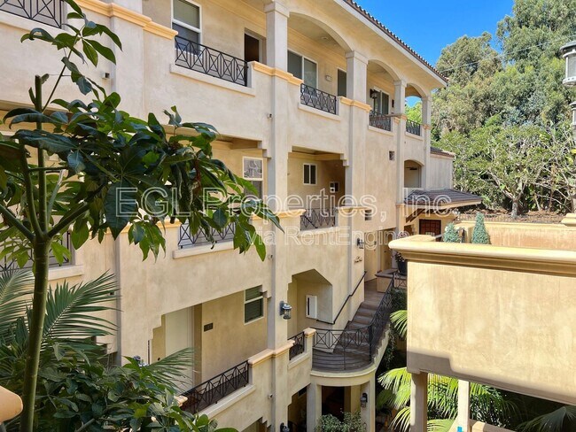 Building Photo - 16123 W Sunset Blvd