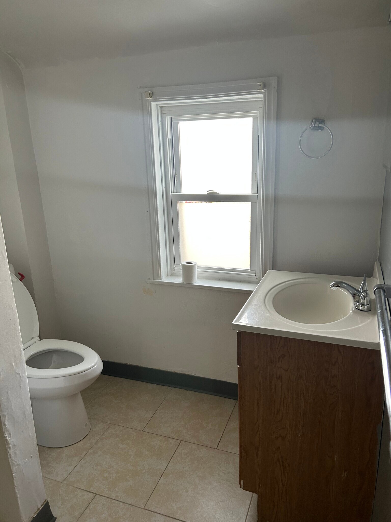 Building Photo - 604 E 5th St