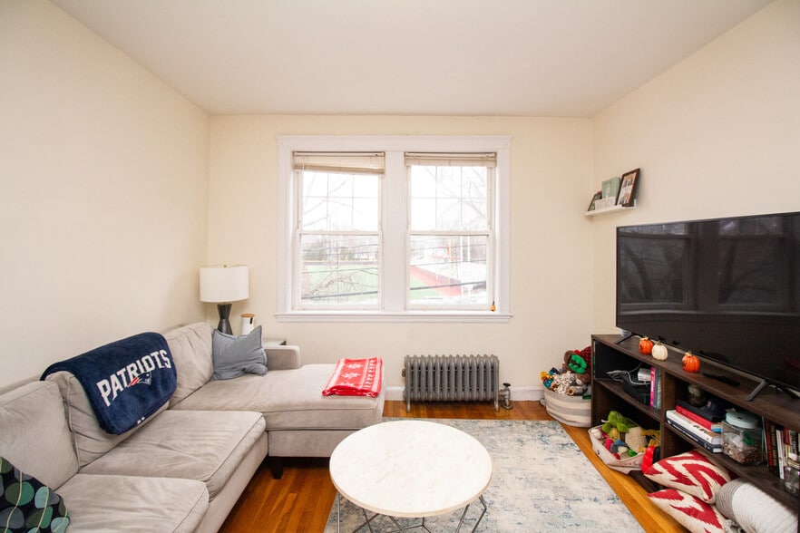 Building Photo - 187 Kent St