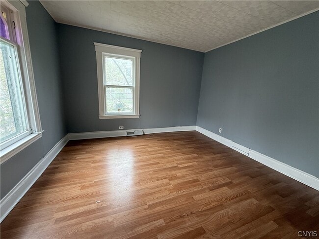 Building Photo - 154 Seeley Ave