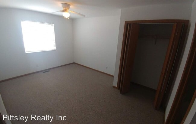 Building Photo - 3 br, 3 bath Apartment - 1107 Regent Drive