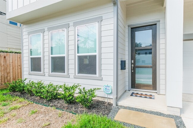 Building Photo - 307 Parker St