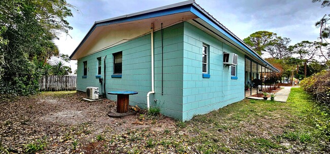 Building Photo - Titusville Apartment Including ALL Utilities!