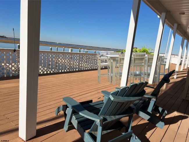 Building Photo - 802 N Harvard Ave