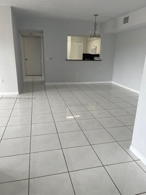 Building Photo - 9340 Fontainebleau Blvd