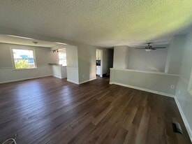 Building Photo - 6962 Northview Dr