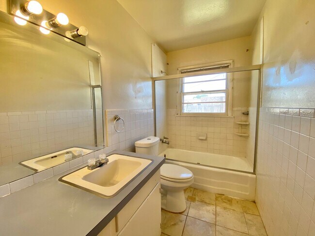 Building Photo - Pre lease option - available 6/10/2026