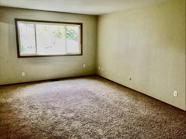 Building Photo - Large 1 Bedroom 1 Bath at Indian Village Apartments