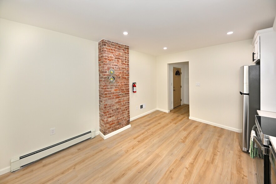 Building Photo - 32 Brainard Pl