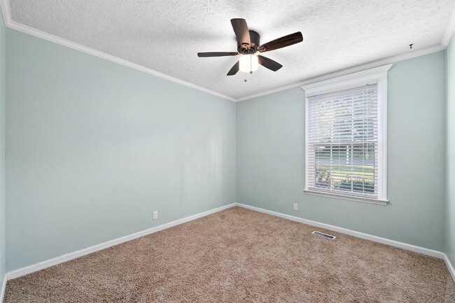 Building Photo - Huge Corner Lot in Glen Oaks!