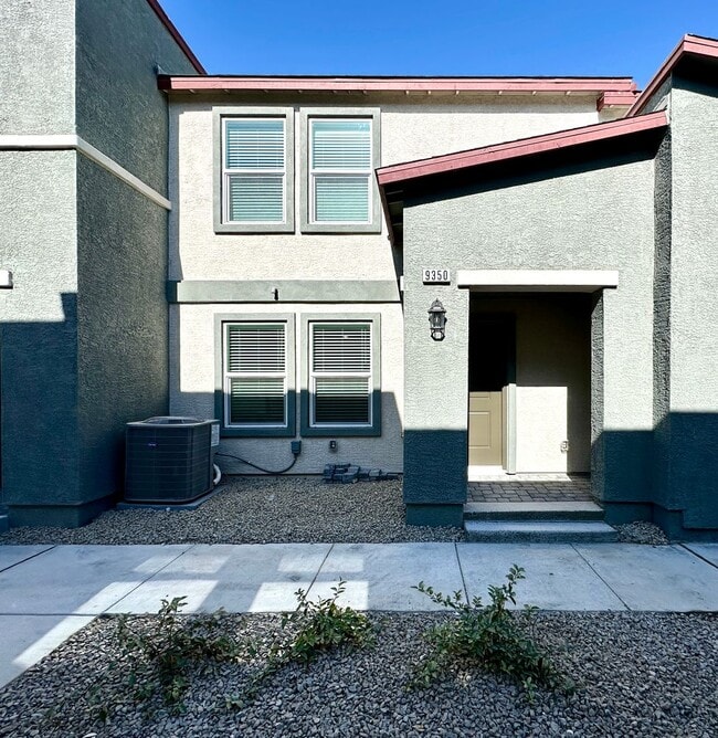 Building Photo - Serene Fort Apache Swc