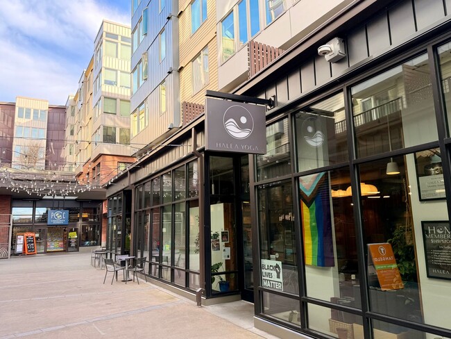 Building Photo - FORD DUPLEX