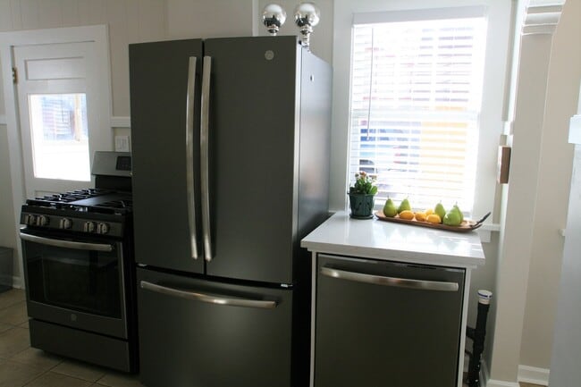 Building Photo - Cozy 2 bedroom brick home!!