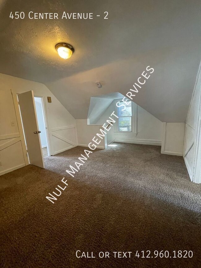 Building Photo - 3 Bed, 2 Bath Apartment with Bonus Room in...