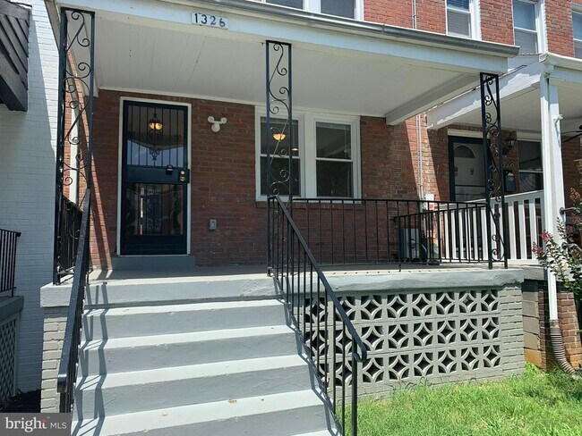 Building Photo - 1326 Holbrook St NE