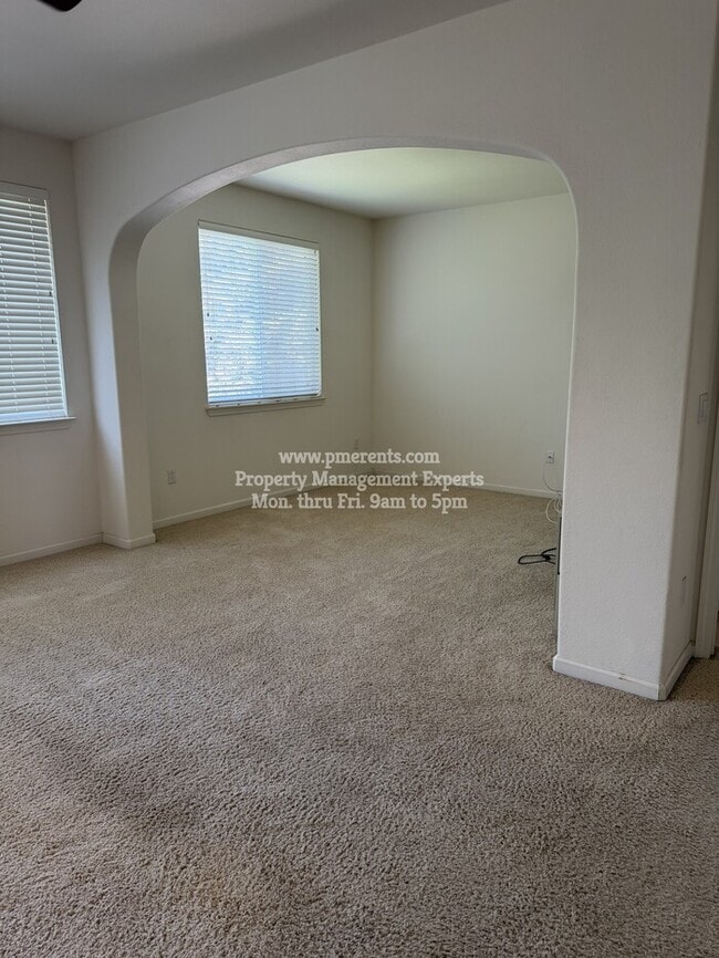 Building Photo - 2531 Crestmore Cir